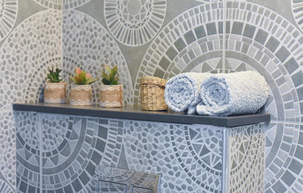 Sunshine Suite Boutique Only 5 Min Walk To The Beach - By Seaelo เอลัต ภายนอก รูปภาพ